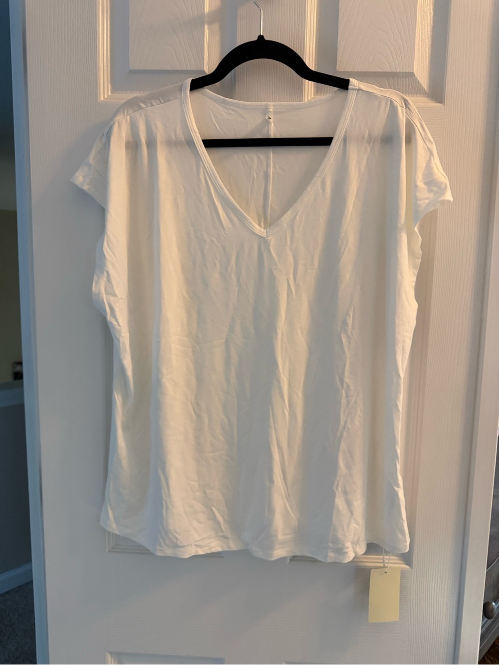 HALARA White V-Neck Short Sleeve Tee